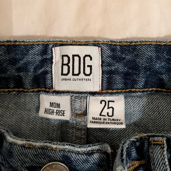 Urban Outfitters BDG High Rise Mom Jeans Medium Wash - Picture 7 of 7